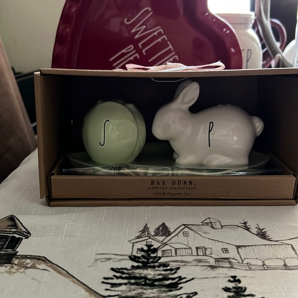 Rae Dunn bunny and cabbage salt & pepper NWT